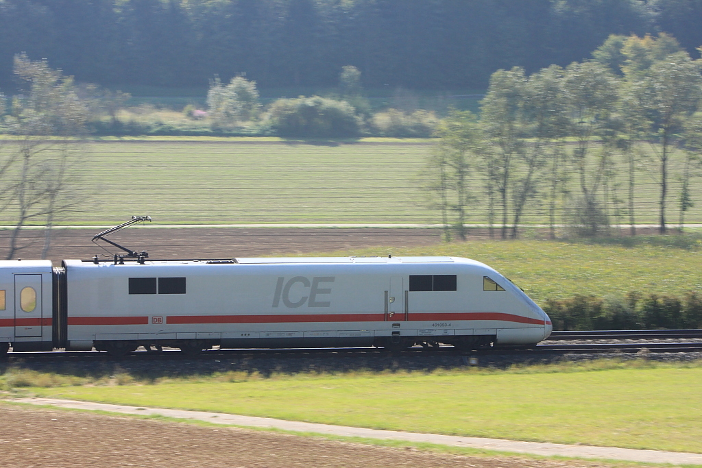 ICE 598 Mnchen - Berlin. Das Foto entstand nahe Urspring, zwischen Ulm und Stuttgart. In krze wird der ICE 1 die Geislinger Steige hinunter fahren. Aufgenommen am 24.09.2011