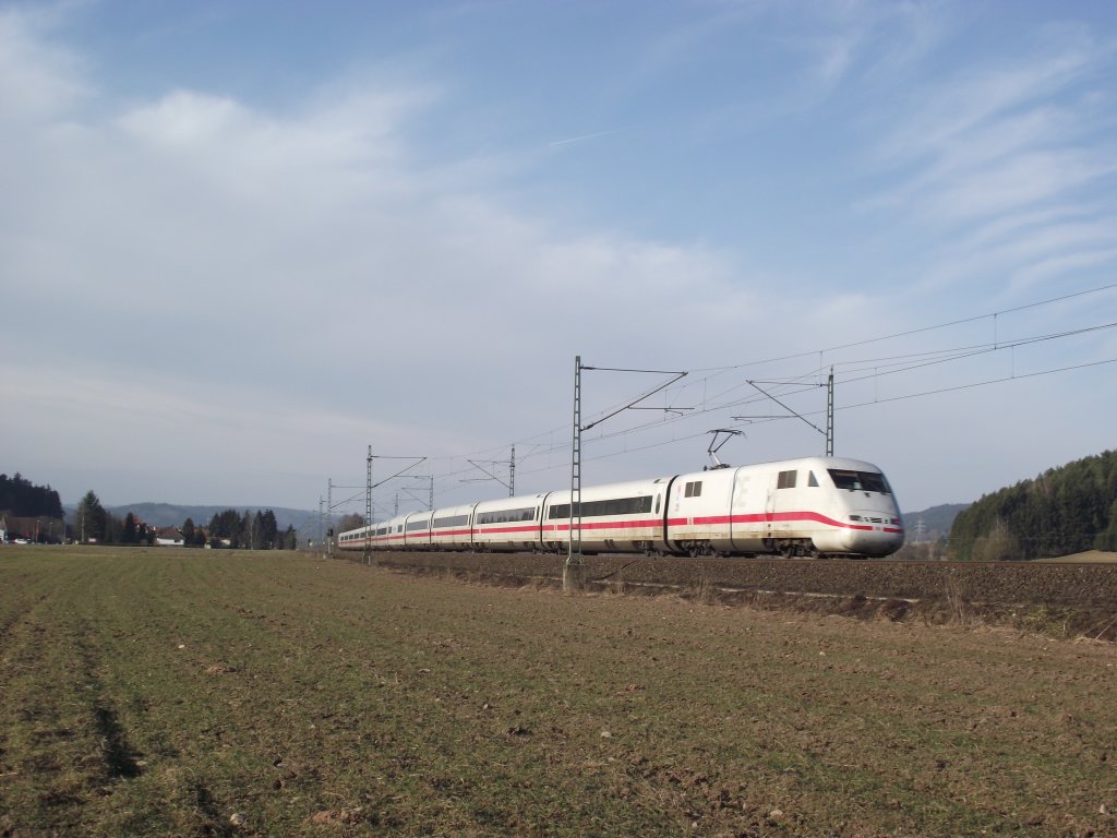 ICE 906 ist am 25. Februar 2011 nrdlich von Kronach unterwegs.