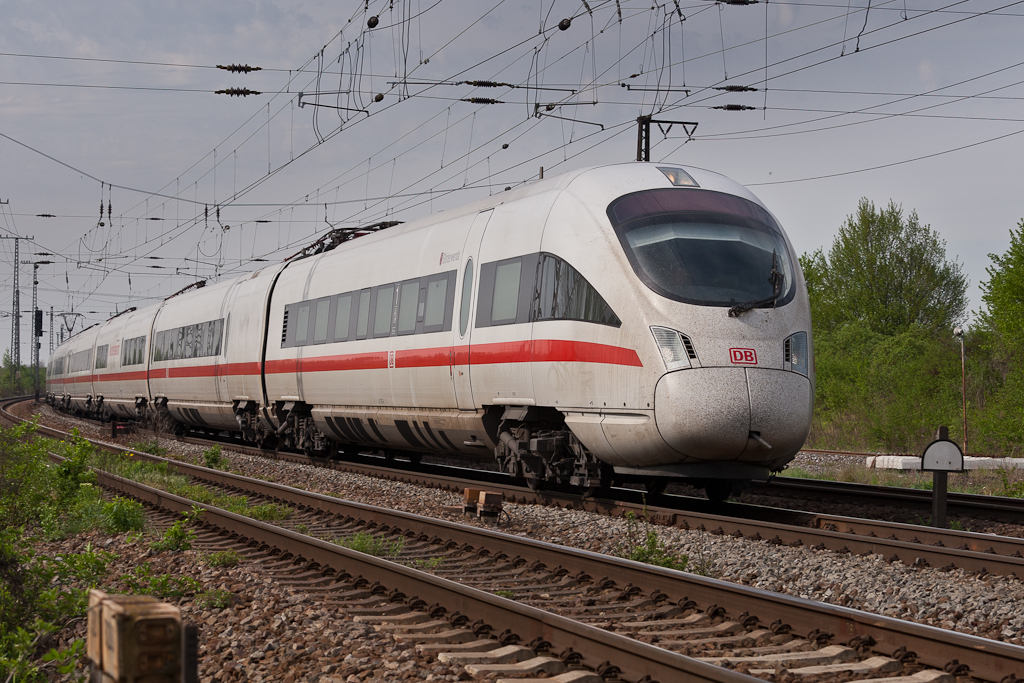 ICE-T 411 051  Elsterwerda  rollt aus Richtung Weienfels am 30.04.12 in den Bahnhof Grokorbetha.