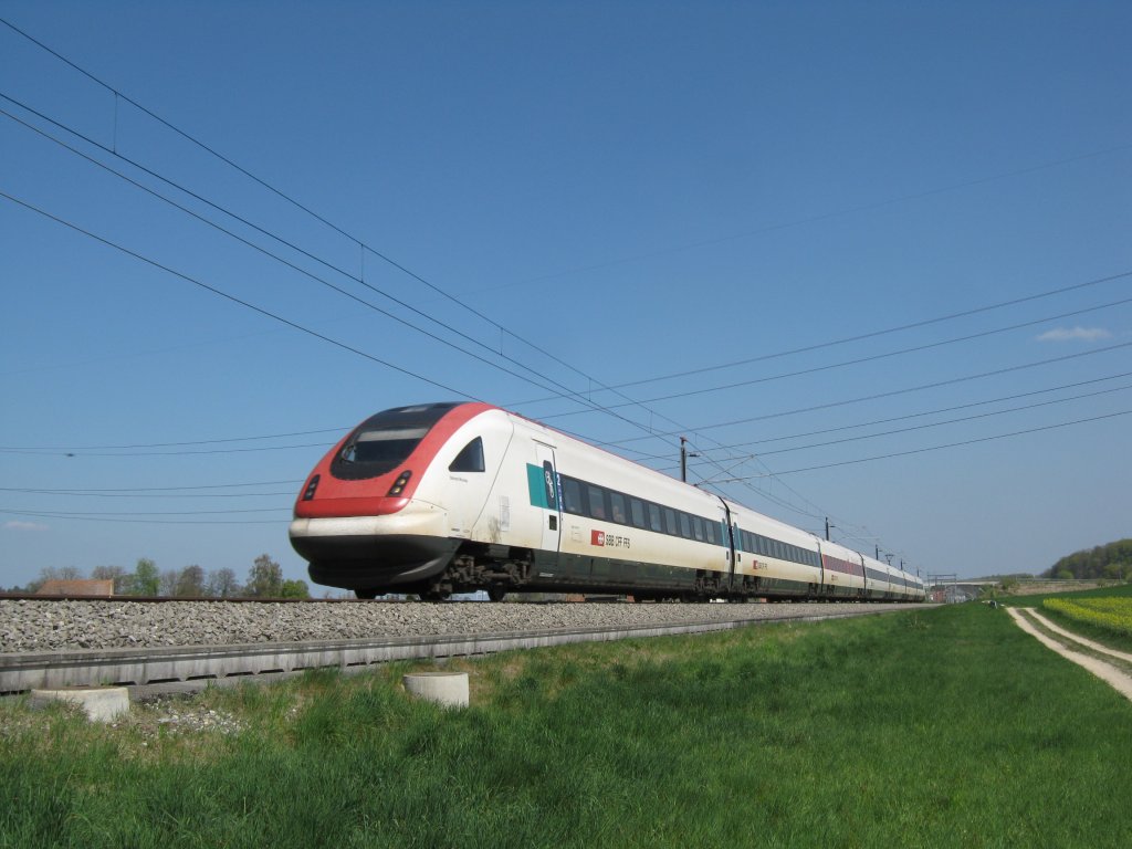 ICN 527 zwischen Bolken und Etziken auf der ABS (= Ausbaustrecke (Inkwil-Solothurn)), 17.04.2011.