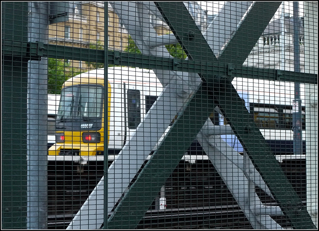 Im Bahnhofsvorfeld von  London Charing Cross  - auf der Hungerford Bridge. 14.7.2013