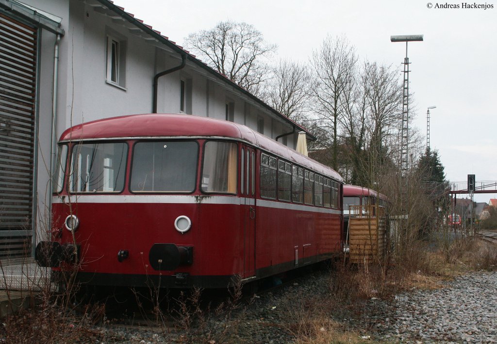 In Bad Windsheim steht dieser VT 98 als Konferenzraum o.. auf einem ehemaligen Ladegleis 28.3.10