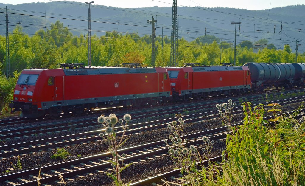 In Oberlahnstein kalt abgestellt stehen die beiden 185 340-7 und 368-8 mit einem Tankwagenzug. 21.7.2013