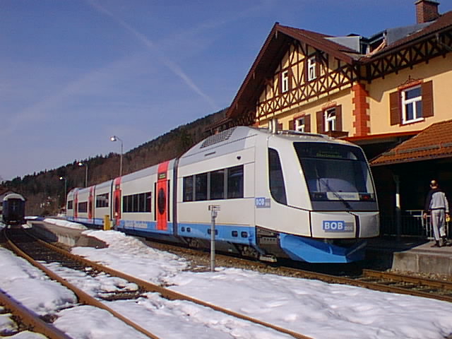 Integral der BOB im Mrz 1999 im Bahnhof Tegernsee.
