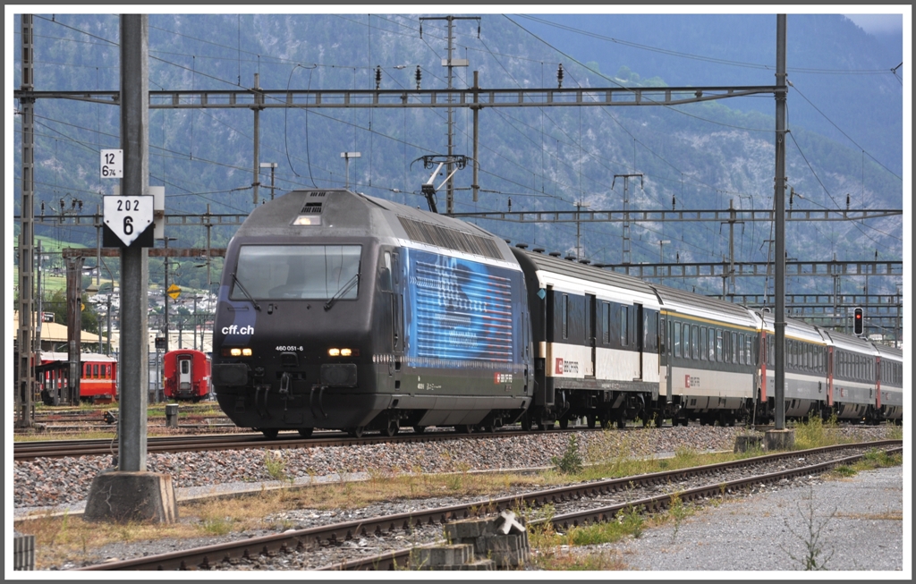 IR 782 mit Re 460 051-6 in Landquart. (01.06.2011)