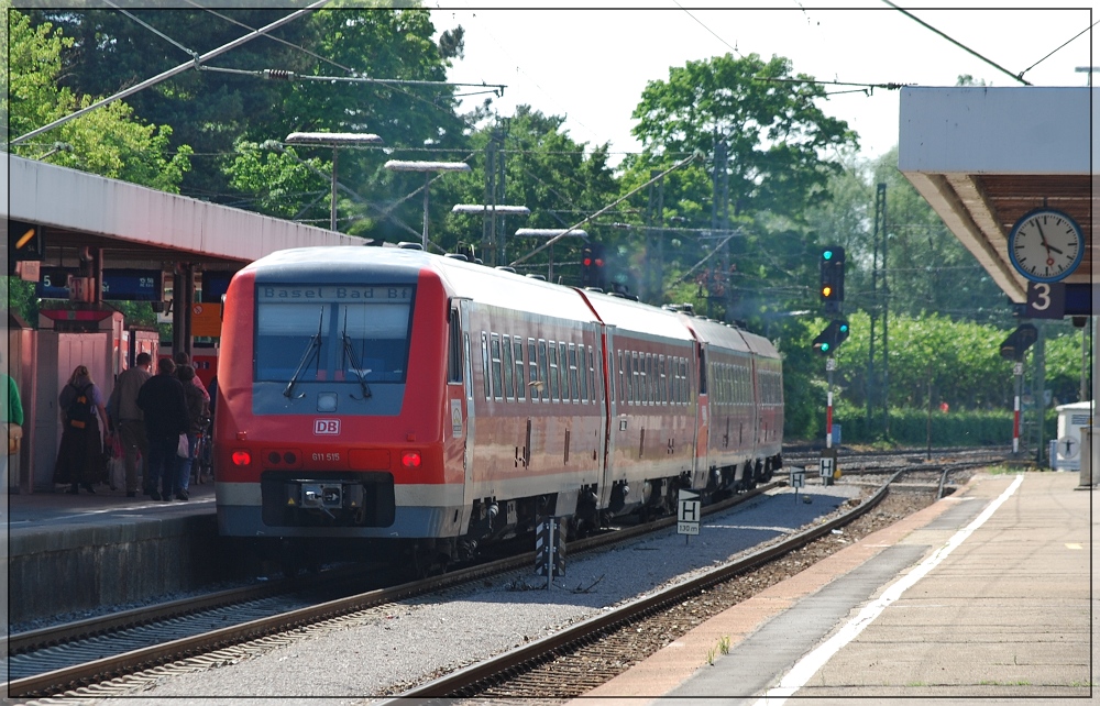 IRE von Ulm nach Basel badischer Bahnhof fhrt von Gleis 4 in Radolfzell ab. Im Juni 2012.