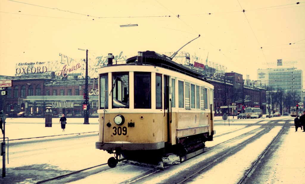 Kbenhavn / Kopenhagen KS im Januar 1970: Der Salzwagen 309 im Winterdienst auf dem Kopehagener Rathausplatz. 