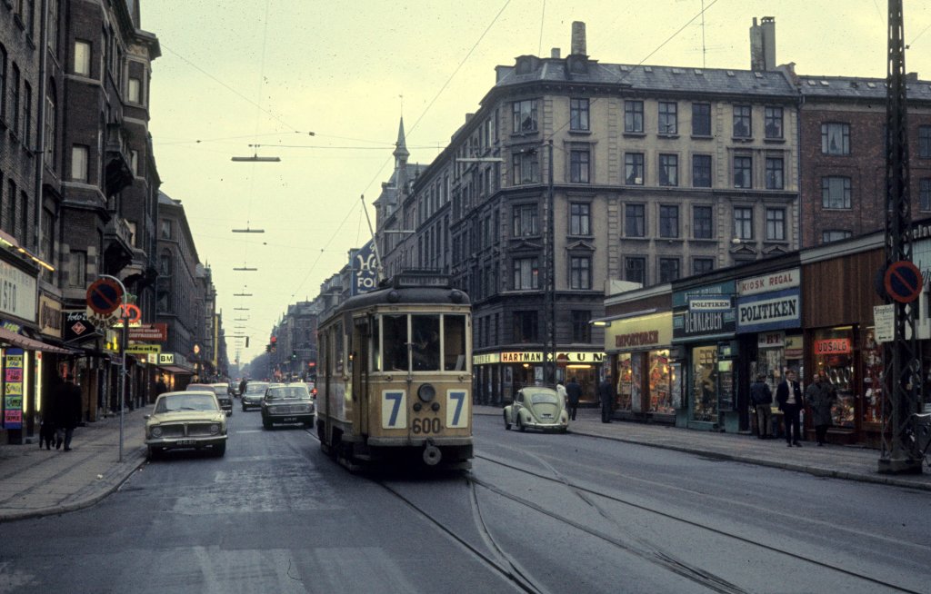 Kbenhavn / Kopenhagen KS SL 7 (Grossraumtriebwagen 600) Nrrebrogade / Bragesgade am 2. Februar 1969.