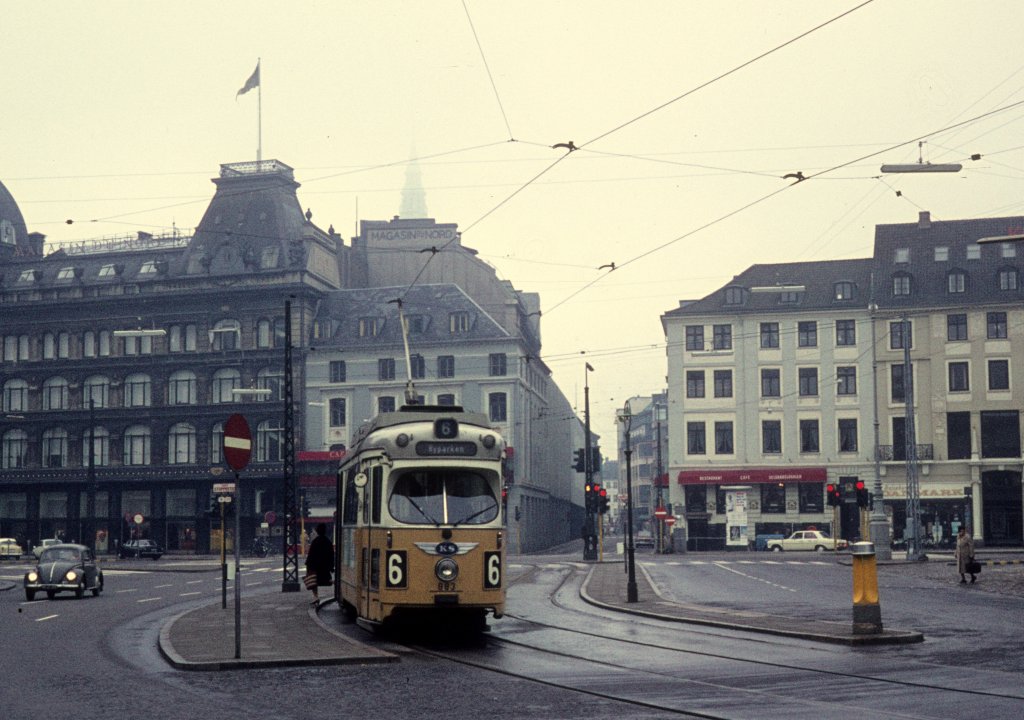 Kbenhavn / Kopenhagen KS SL 6 (Dwag-GT6 883) Kongens Nytorv im November 1968.