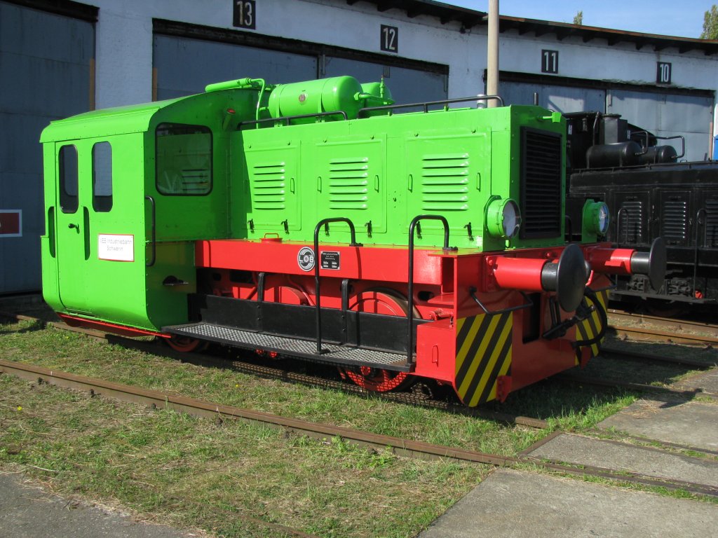 Klein diesellokomotive K 4001  VEB Industriebahn Schwerin , Bw Schwerin [27.09.2009]