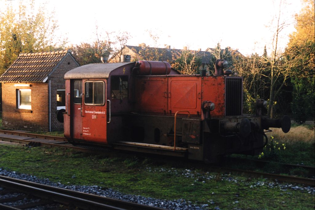 Kf D16 (ex-DB loc 323 555-3) der Bentheimer Eisenbahn AG auf Bahnhof Emlichheim am 31-10-1999. Bild und scan: Date Jan de Vries.