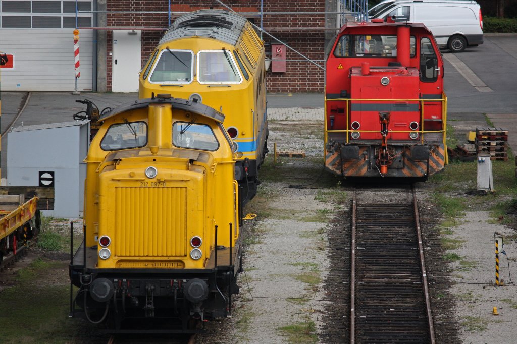 KTN Lok Nr.2 stand am 29.9.12 abgestellt bei der DBG/Bahnbaugruppe zusammen mit 212 097 und 229 181.