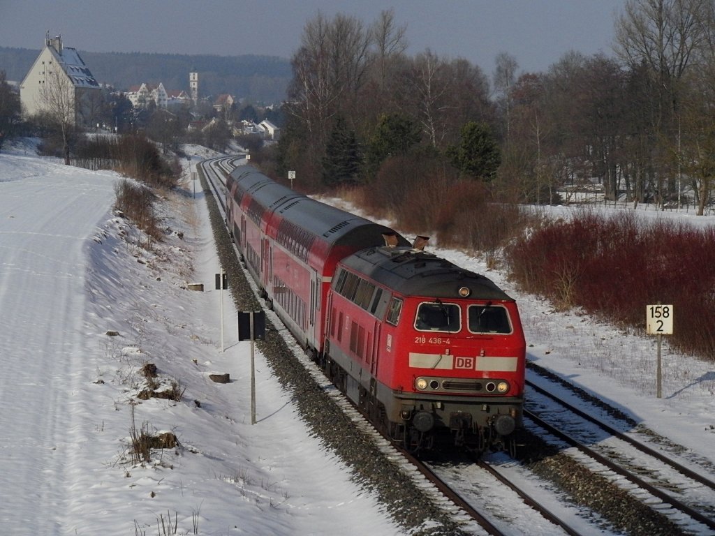 Kurz nach der Abfahrt in Aulendorf wird 218 436-4 mit IRE 4227 von Stuttgart nach Lindau die Brücke bei Zollenreute passieren und in den Schussentobel fahren (26.01.2013).