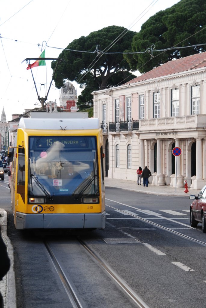 Lissabon, 19.02.2010, Stra�enbahnlinie 15 in Richtung Pra�a da Figueira f�hrt