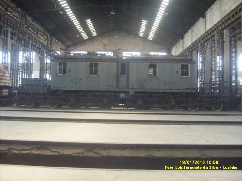 Locomotiva BOX 2-B+B-2 da antiga Companhia Paulista de Estradas de Ferro. Atualmente no Museu Ferrovirio de Jundia. Fabricada em 1921 pela General Electric nos Estados Unidos e enviada em seguida para o Brasil.

Locomotive BOX 2-B + B-2 der alten Company Paulista of Railroads. Derzeit im Railroad Museum of Jundia. Made in 1921 von General Electric in den Vereinigten Staaten und dann nach Brasilien geschickt.

Locomotive BOX 2-B + B-2 of the old Company Paulista of Railroads. Currently in the Railroad Museum of Jundia. Made in 1921 by General Electric in the United States and then sent to Brazil.

(bersetzt von Google, Translated by Google)