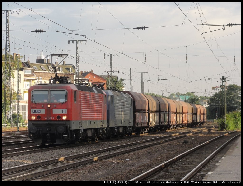 Lok 111 (143 911) und 110 der RBH mit Selbstentladewagen in Kln West (02.08.2011)