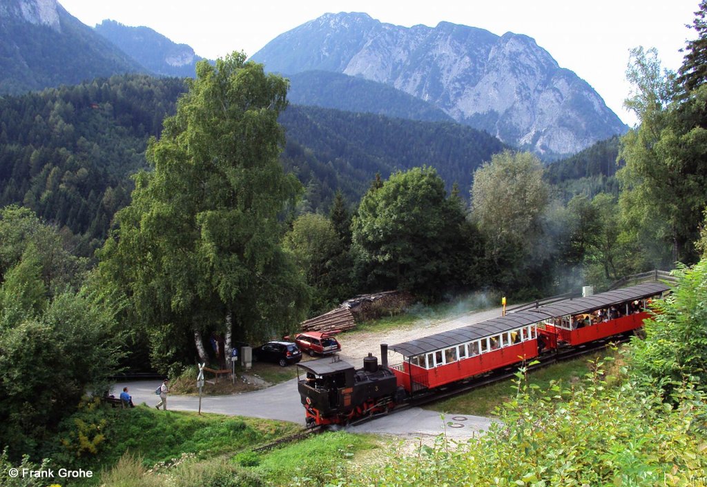 Lok 3   Achenkirch   fhrt mit Planzug von Seespitz talwrts nach Jenbach, Achenseebahn, 1.000 mm Spurweite, fotografiert am Kglfeld zwischen Eben und Jenbach am 09.09.2009