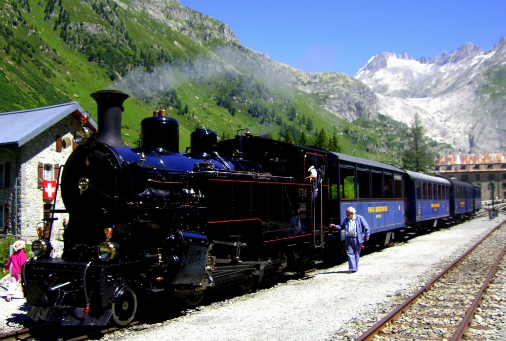 Lok 4 ist mit dem Zug aus Realp eingetroffen. Aufnahme in Gletsch vom 01.08.2007