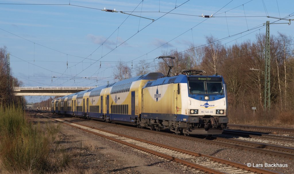 ME 146-06 eilt am 24.03.13 mit einem ME nach Bremen durch Scheeel.