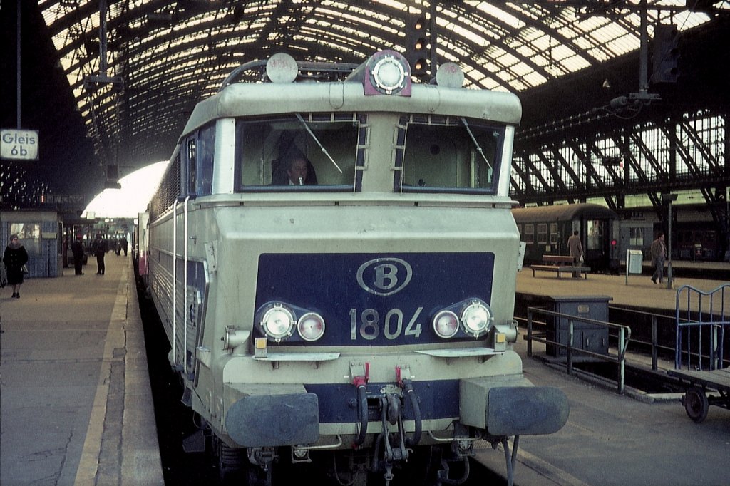 Mehrsystemlok BR 1800 der SNCB mit dem TEE  Parsifal  in Kln Hbf, ca. 1975 (ex-Dia).