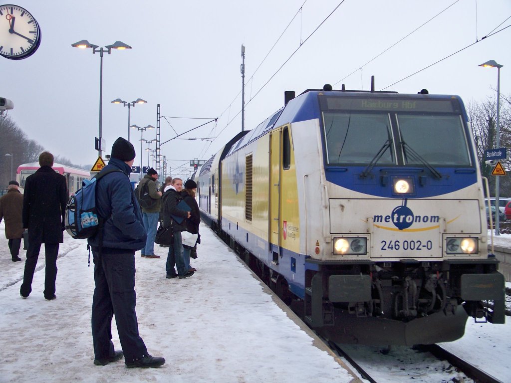 Metronom, BR246 002-0,  Buxtehude  bei der Einfahrt in den Bahnhof von Buxtehude. aufgenommen am 01.02.10.