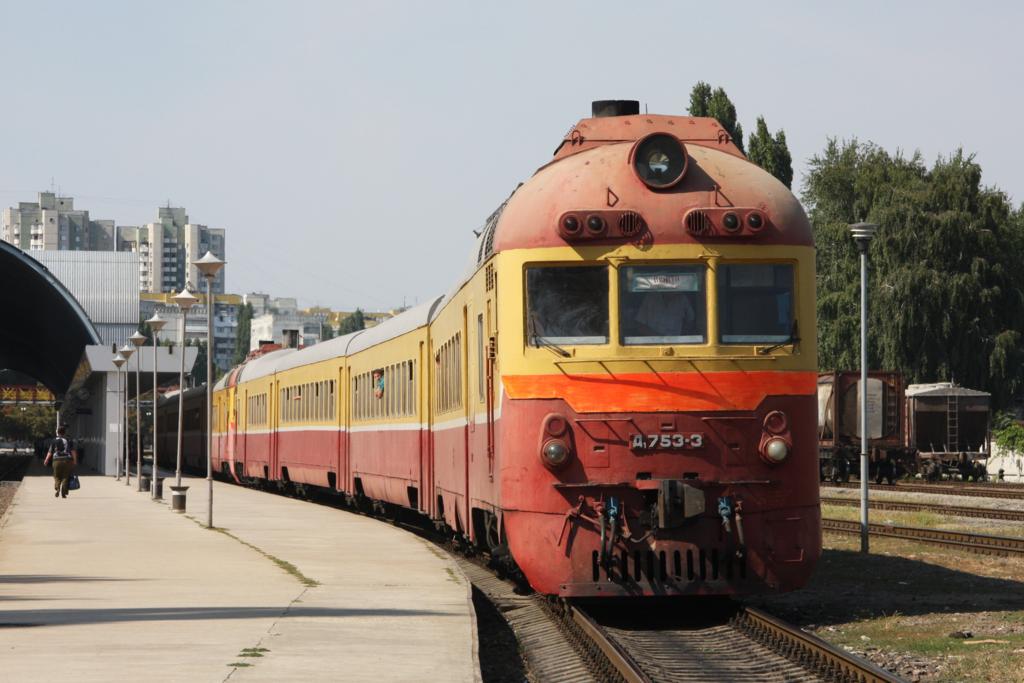 Moldawien - Hauptstadt Chisinau - Hauptbahnhof 
Abfahrbereiter D 770 nach Bender am 4.9.2009