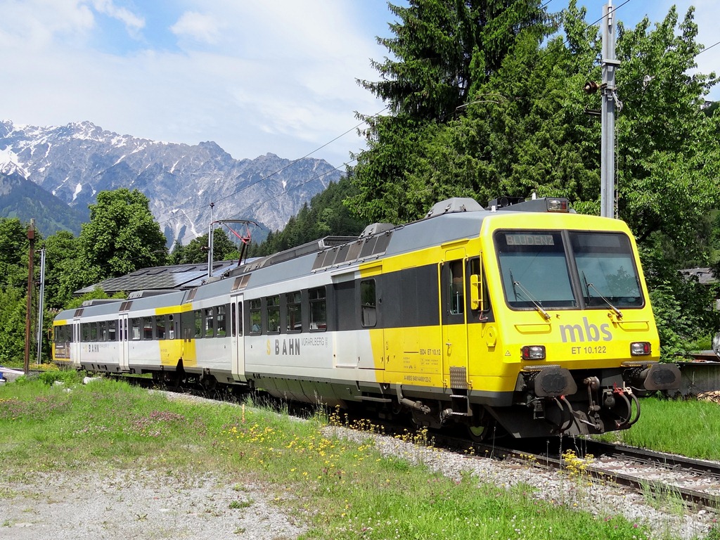 Montafonerbahn ET 10.122 - 200 m. vor Bf. SCHRUNS - 12-06-2013