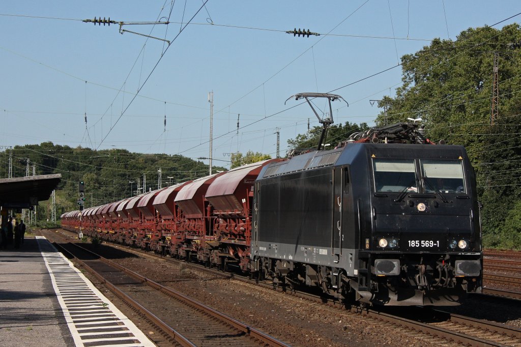 MRCE/NDH 185 569 am 23.8.12 mit einem Zementzug nach Neuwied in Kln-West. 