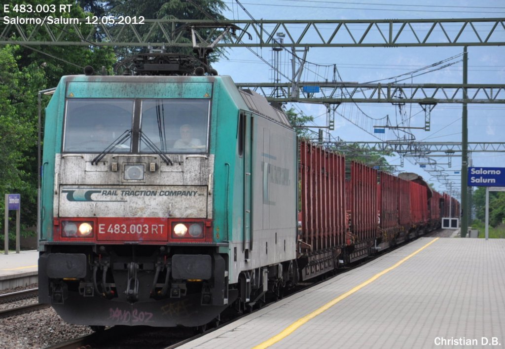 MRI 48860 von Verona Porta Nuova Scalo nach Mnchen Nord bei der durchfahrt im Bahnhof Salurn am 12.05.2012.