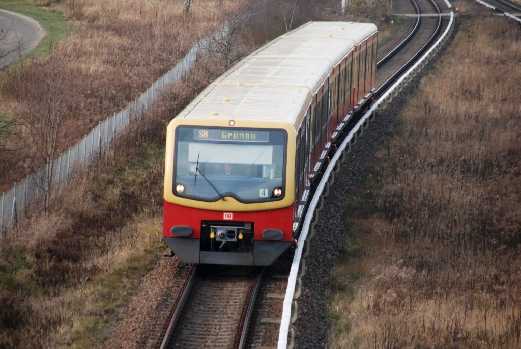 M�hlenbecker Land, 05.12.2009, Berliner S-Bahnlinie S8 nach Berlin-Gr�nau bei der