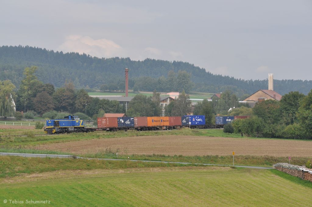 MWB G1206 ist am 21.09.2011 mit dem Integro-Containerzug von Hof nach Nrnberg bei Schnlind unterwegs.