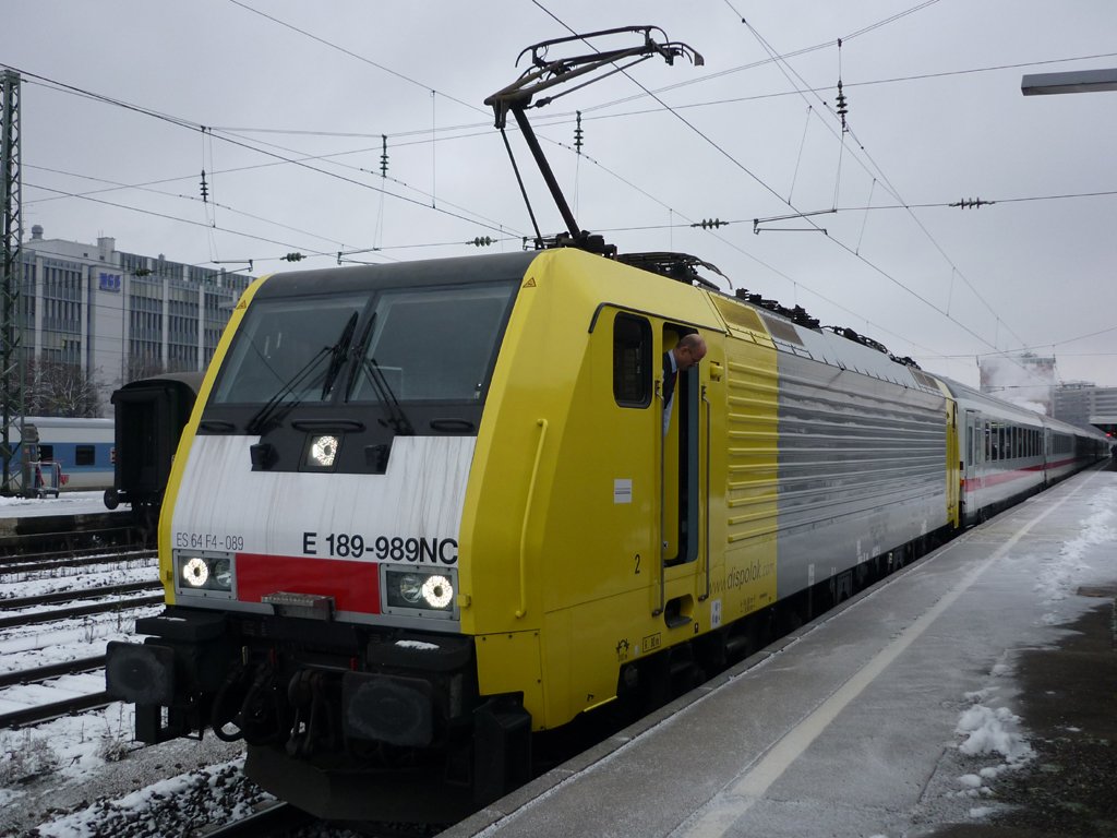 Nach Vollzogenem Fahrplanwechsel am 13.12.2009 konnte ich ES 64 F4 089 mit Ihrem DB - BB Eurocity 85 Fotografieren in Mnchen Ost.
