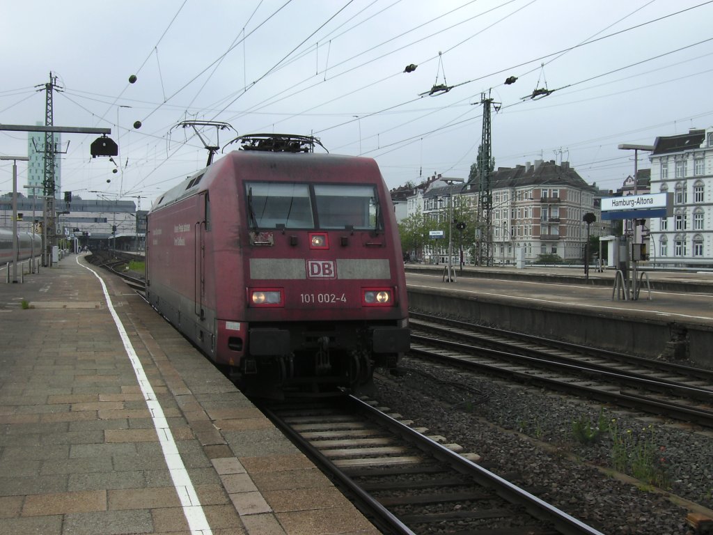 Nachdem 101 002 am 05.Juni 2010 einen Autozug aus sterreich nach Hamburg Altona gebracht hatte,ging es in die Abstellung nach Langenfelde. 
