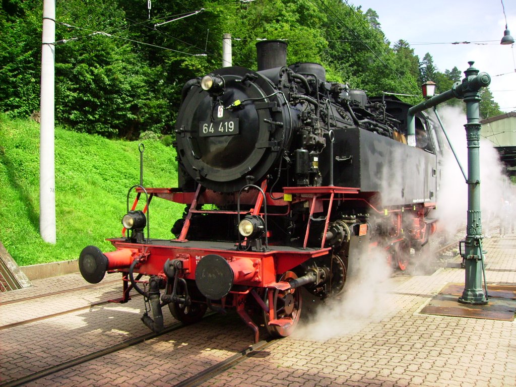 Nachdem 64 419 am 29.07.2012 den Bahnhof Bad Herrenalb nach ca. 200 Hhenmetern und 18 km erreicht hat, muss sie ersteinmal Wasserfassen, bevor es zurck nach Ettlingen geht.