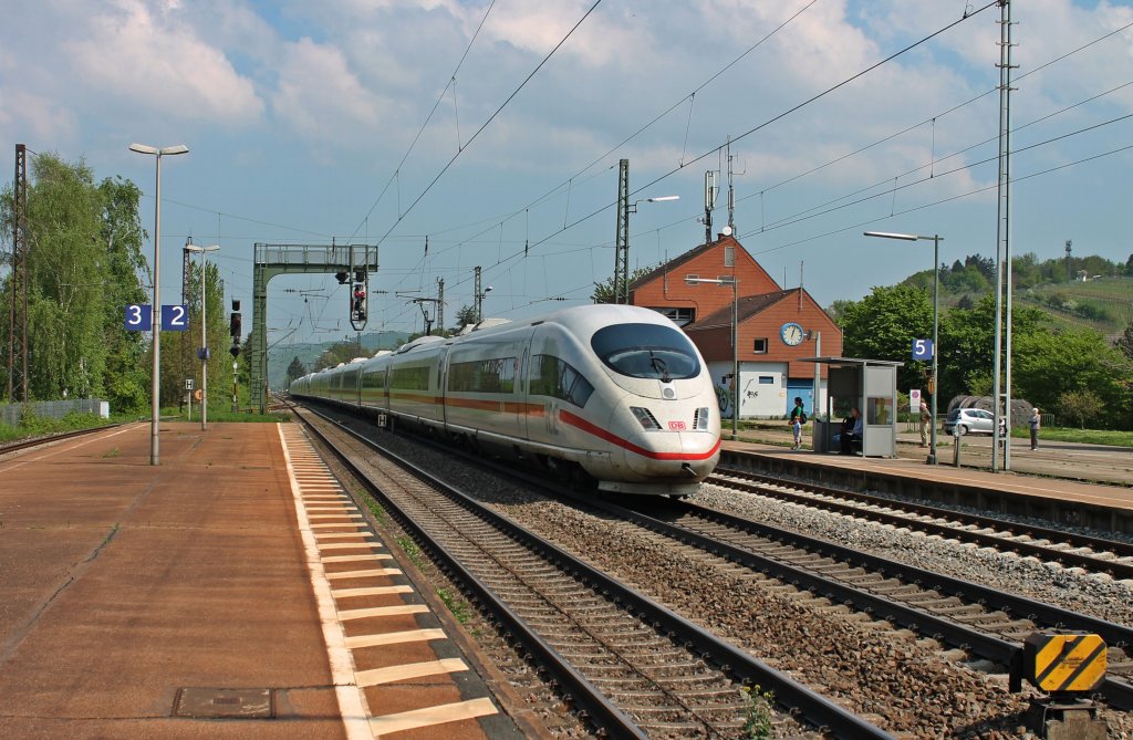 Nachschuss auf 403 509-3  Aalen  der zusammen mit 403 036-7  Ingolstadt  auf dem Weg von Basel nach Kln und Dortmund sind. Hier sind die beiden Einheiten am 05.05.2013 bei der Durchfahrt in Denzlingen.