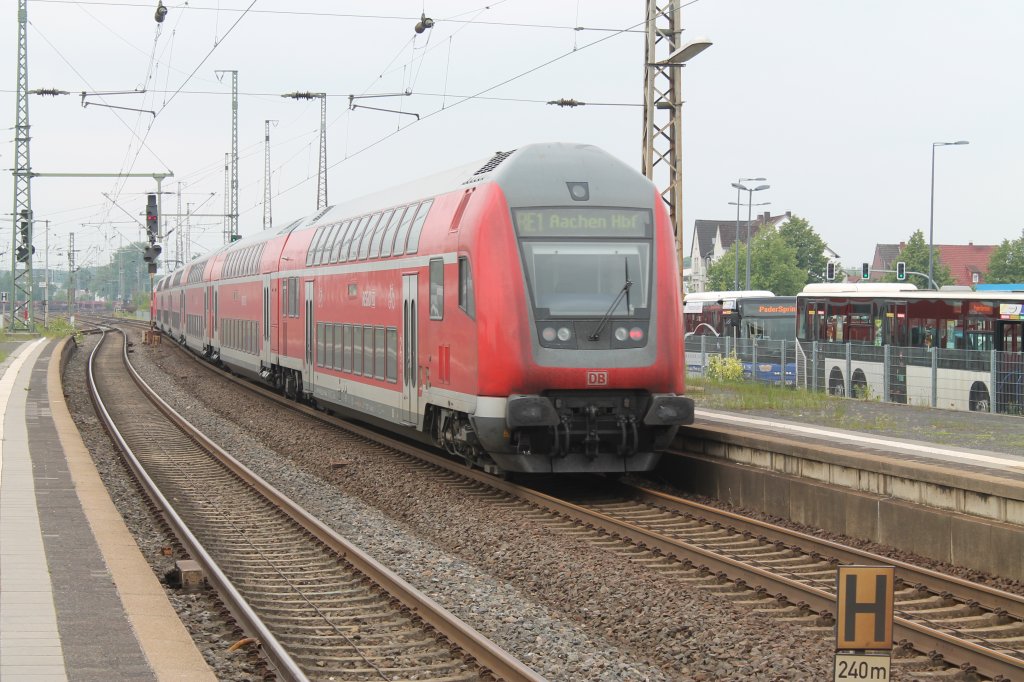 Nachschuss auf einen RE 1 nach Aachen der wenige Momente vorher am 9.6.13 Paderborn verlassen hat.