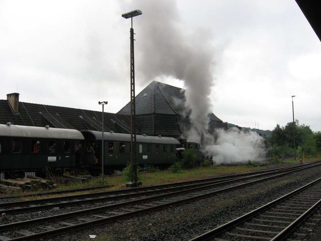 Nun etwas weniger Rauch bei der Wiehltalbahn am 08. August 2010.