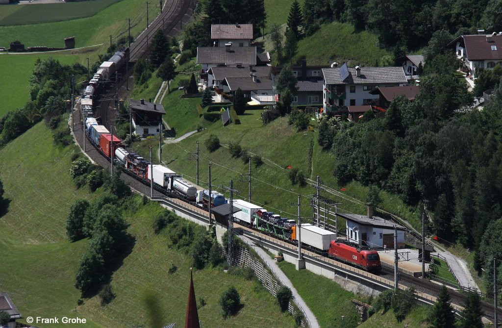 BB 1216 009-1 vor RoLa-Zug zum Brenner mit Schiebelok BB 1044, Brennerbahn KBS 300 Salzburg - Innsbruck - Brenner, fotografiert bei der Durchfahrt St. Jodok am 02.07.2010
