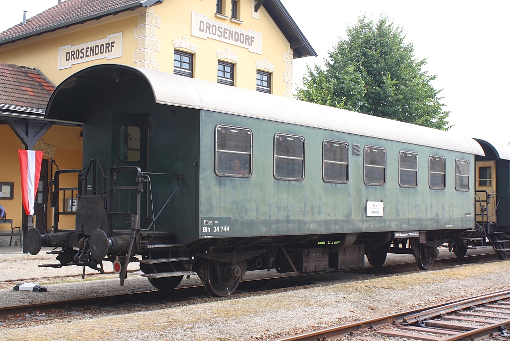 BB 40 81 9432 935-0, angeschrieben als Bih 34 744 am Zugschlu des SREX 16011  Reblaus-Express  am 31.Juli 2010 im Bf. Drosendorf.