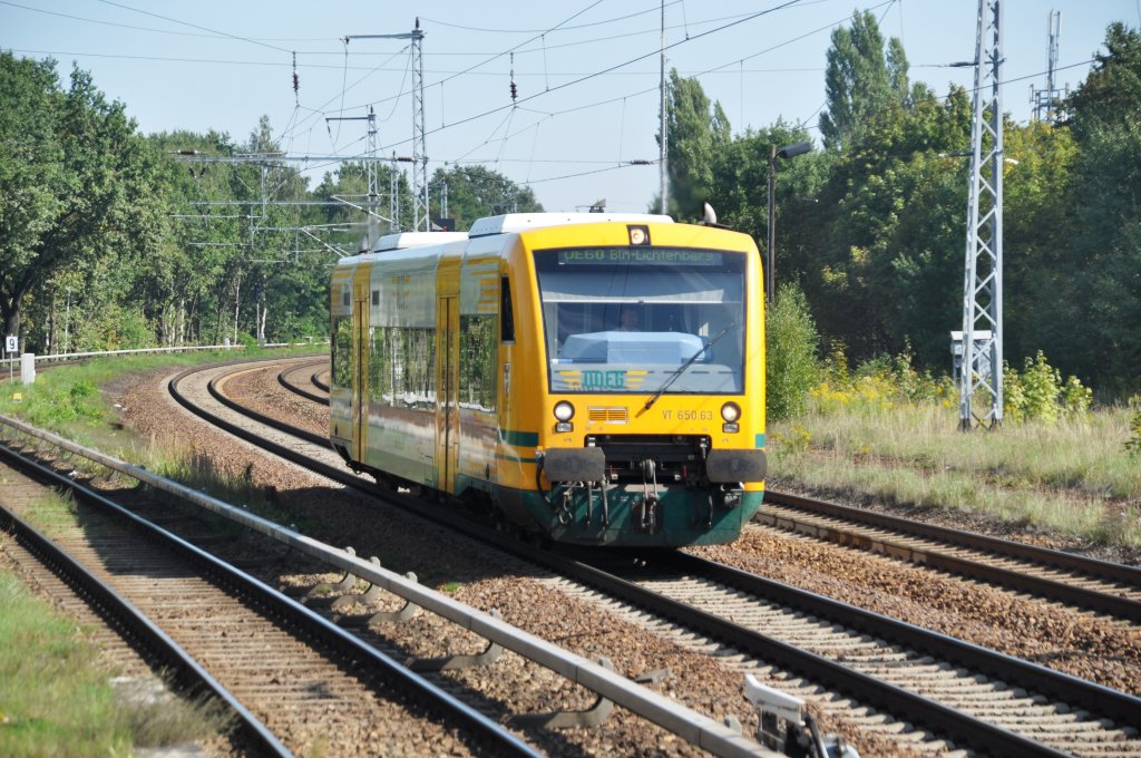PANKETAL (Landkreis Barnim), 12.09.2010, VT 650.63 der ODEG als OE60 nach Berlin-Lichtenberg beim S-Bahnhof Zepernick (Berliner S-Bahnlinie S2)