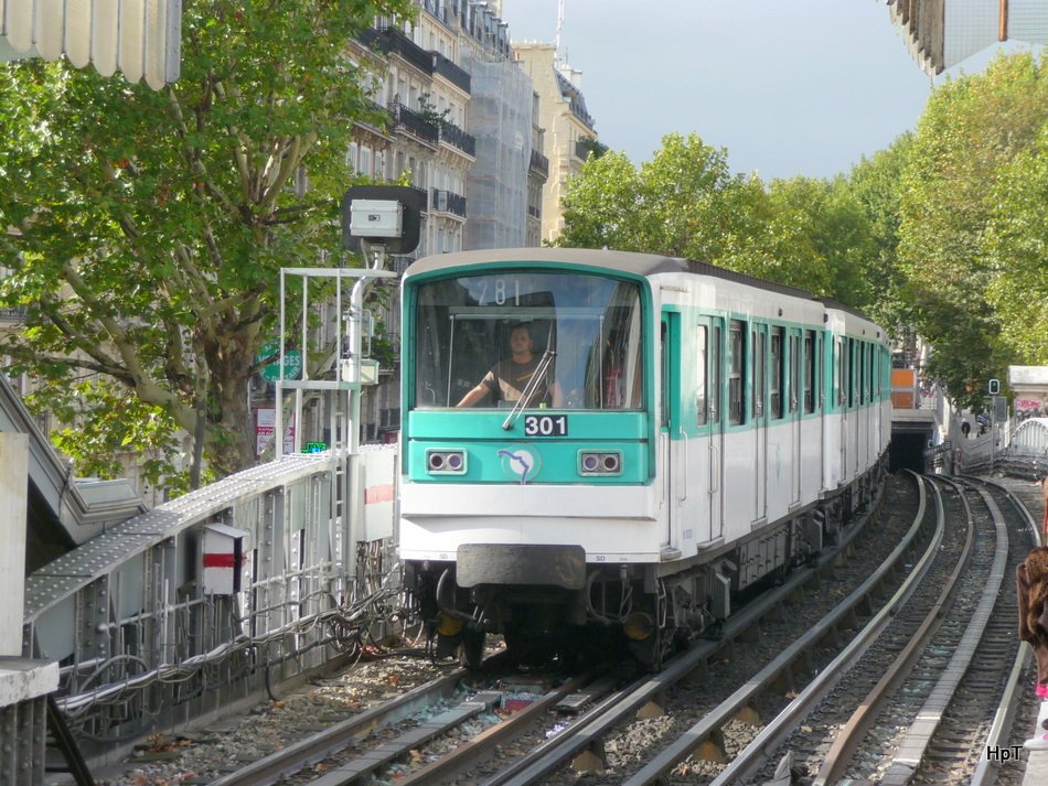 Paris Metro - Zug 301 unterwegs am 17.10.2009 - Bahnbilder.de