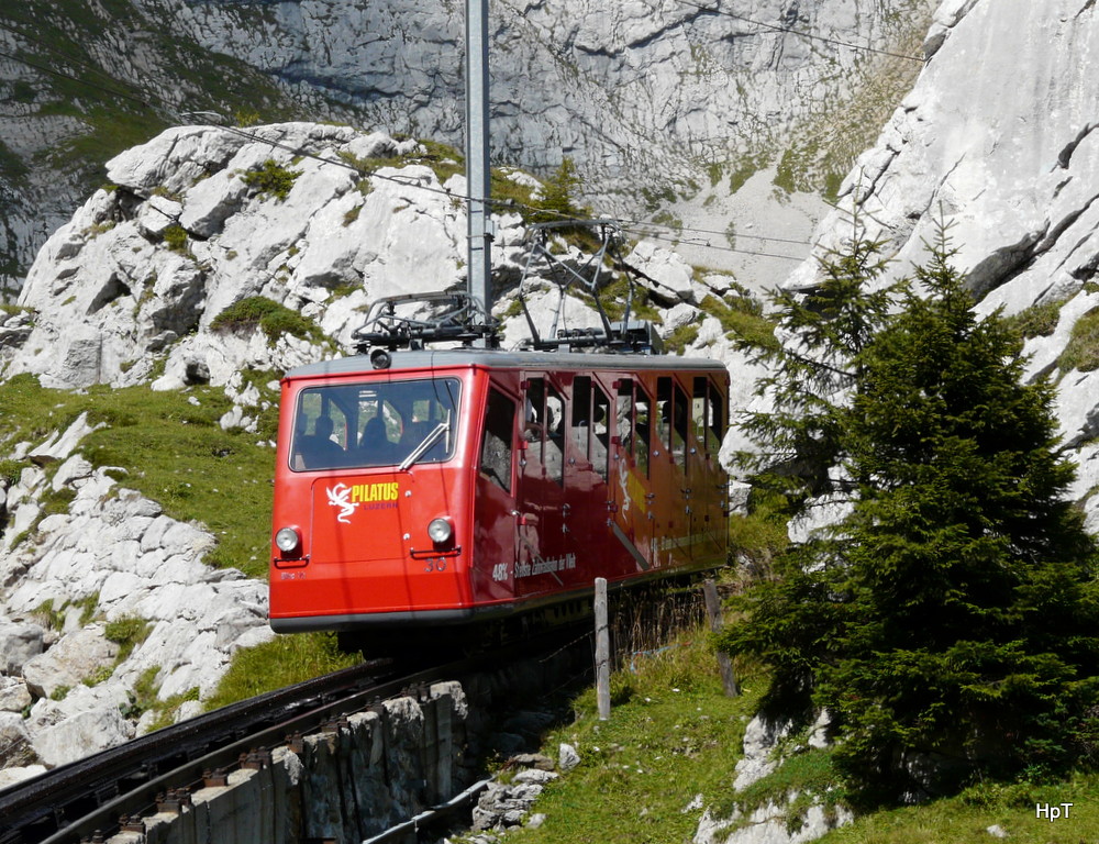 Pilatusbahn - Triebwagen Bhe 1/2 30 unterwegs auf Bergfahrt am 10.09.2012