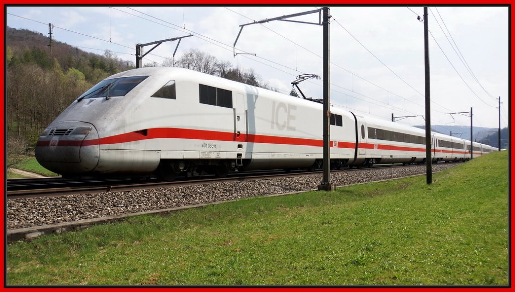 Pltzlich war er da, der ICE 401 085-6 nach Basel. Die Kamera hochgerissen,  abgedrckt und nachher gestaunt, dass das Foto noch was geworden ist. Bei Gelterkinden in Baselbiet am 3.4.2012.