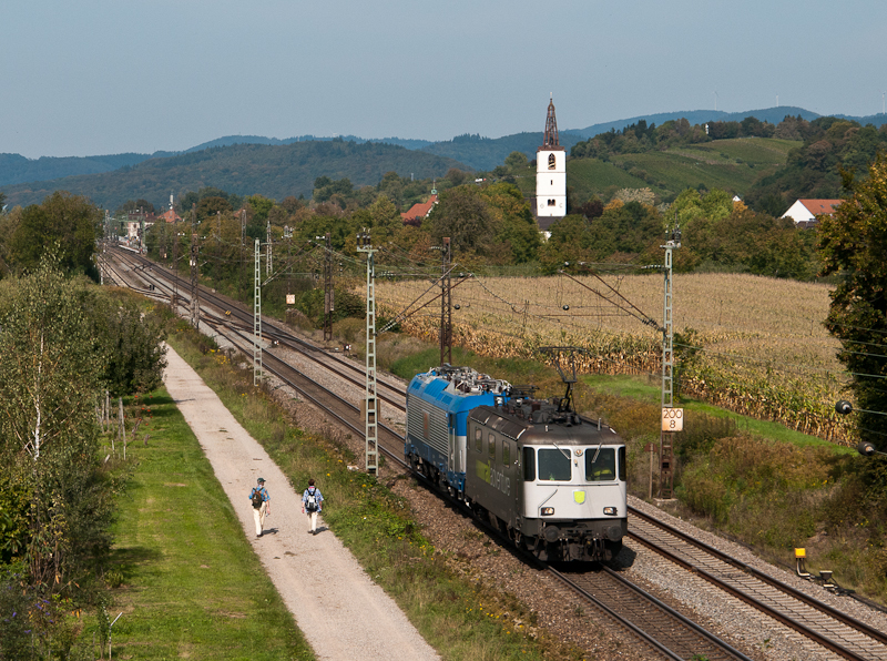 Railadventure Re 421 383 + CD 380 319 am 25. September 2011 als Tfzf(D) 93406 (Nrnberg Hbf - Basel) bei Denzlingen.