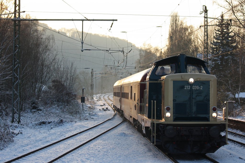 Railflex 212 039 am 8.12.12 mit einem kurzen Sonderzug aus Flandersbach bei der Einfahrt in den Bahnhof Kettwig.