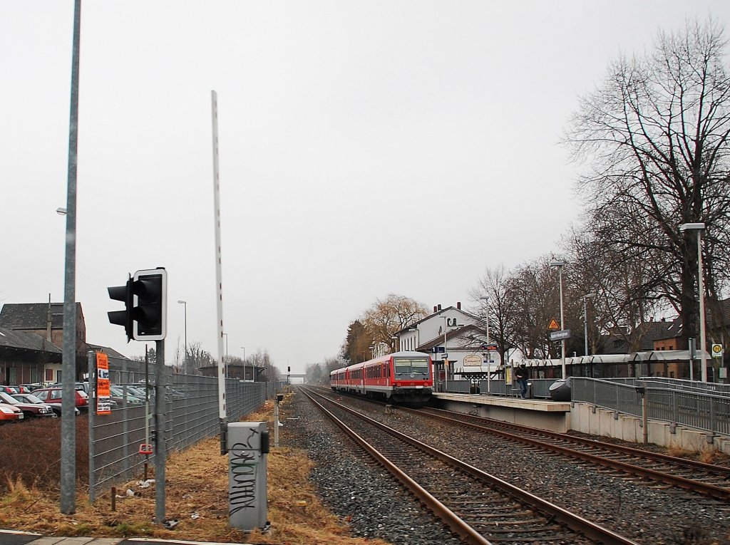 RB 38 bestehend aus zwei 628zigern am Bahnsteig in Kapellen/Erft nach Neuss unterwegs 2.3.2012