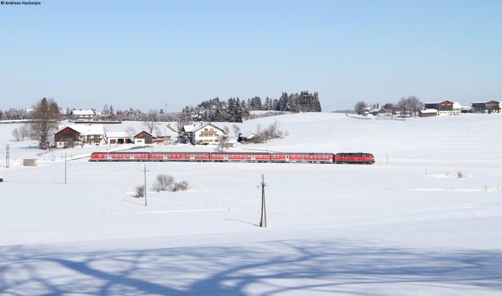 RB 57343 (Fssen-Augsburg Hbf) mit Schublok 218 491-9  bei Lengenwang 10.2.13