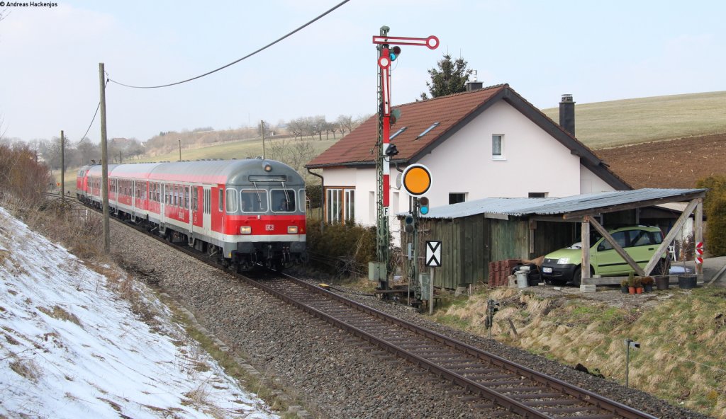 RE 22304 (Neustadt(Schwarzw)-Rottweil) mit Schublok 218 434-9 bei Dggingen 1.4.13