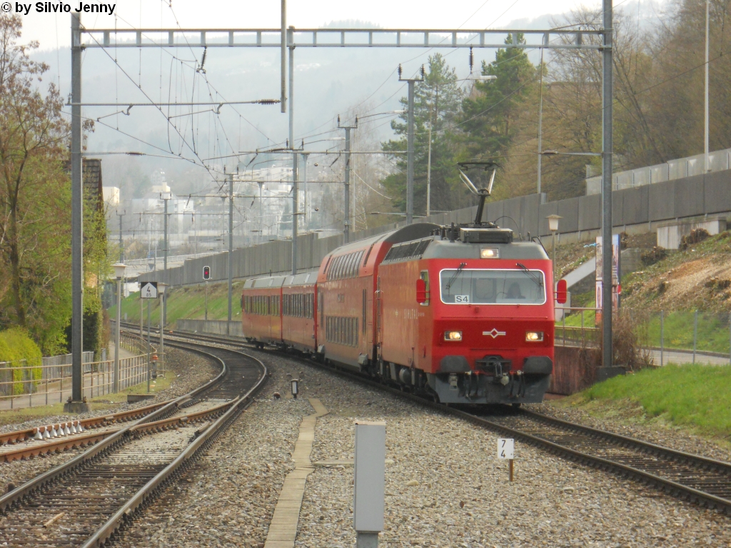 Re 456 545-3 am 8.4.2010 in Adliswil.