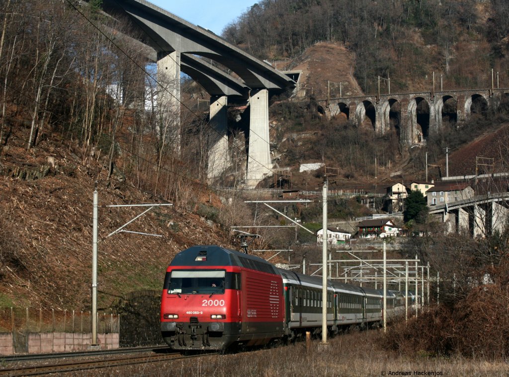 Re 460 083-9 mit dem IR 2163 (Luzern-Locarno) am berhmten Brckenblick 30.12.10